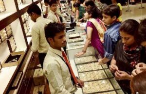 लगातार तीसरे दिन चढ़ा सोना-चांदी, सिल्वर आज फिर 2000 रुपये उछला, जानें आपके शहर में क्या है कीमत