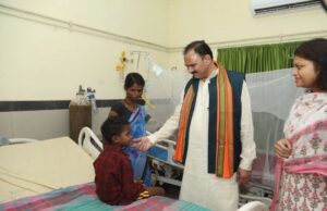 स्वास्थ्य मंत्री श्री जायसवाल ने कांकेर जिला अस्पताल सहित विभिन्न स्वास्थ्य केन्द्रों का निरीक्षण